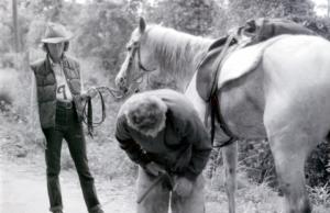 Sandy Sutherland, farrier, providing "road side service" to a endurance competitor